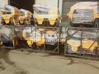 翔工機(jī)械一批小型壓路機(jī)包裝好，成功出口到國(guó)外